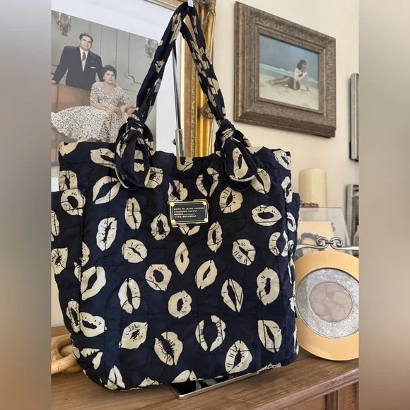 Marc Jacobs Black and Cream Tote Bag - Picture 2 of 13